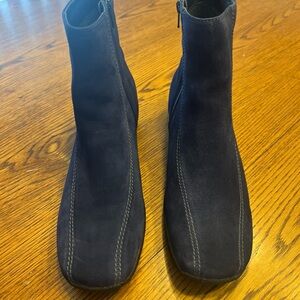 CLARKS Women’s Navy Suede “Ashlyn” Ankle Boots New in Box